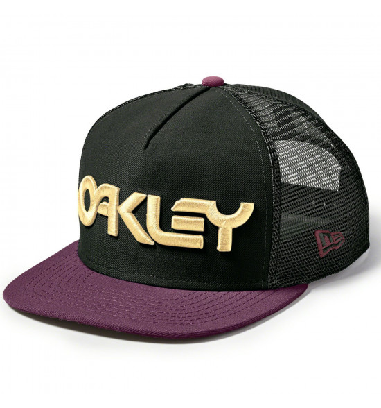 Boné Oakley Factory Pilot Trucker Preto com Logo Amarelo