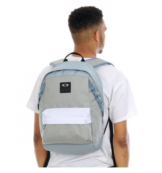 Mochila Oakley Holbrook 22 Cinza - 4