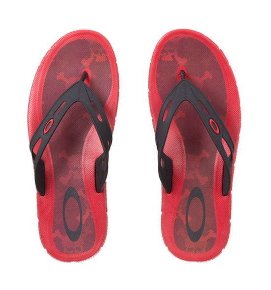 Chinelo Oakley Operative Print Red Line