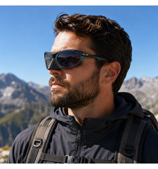Óculos Oakley Plantaris Matte Translucent Abyss / Lente Prizm Grey Polarizada – Design Disruptivo e Visão Sem Reflexos