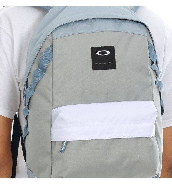 Mochila Oakley Holbrook 22 Cinza - 2